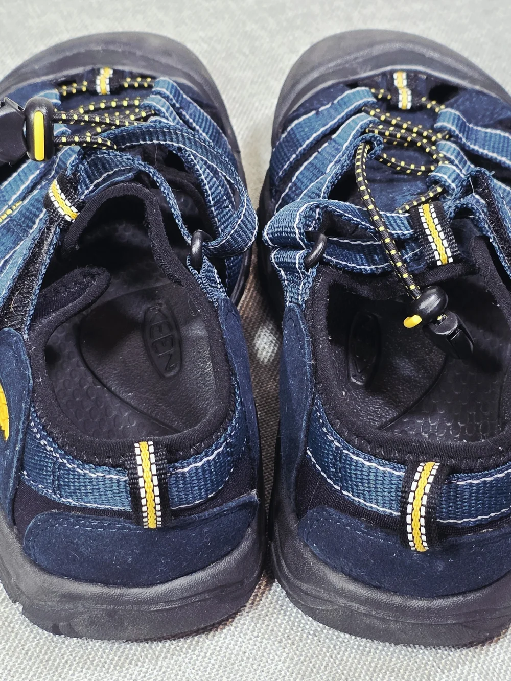 Keen Newport H2 Kids Sandals Sz 5 Navy Yellow
